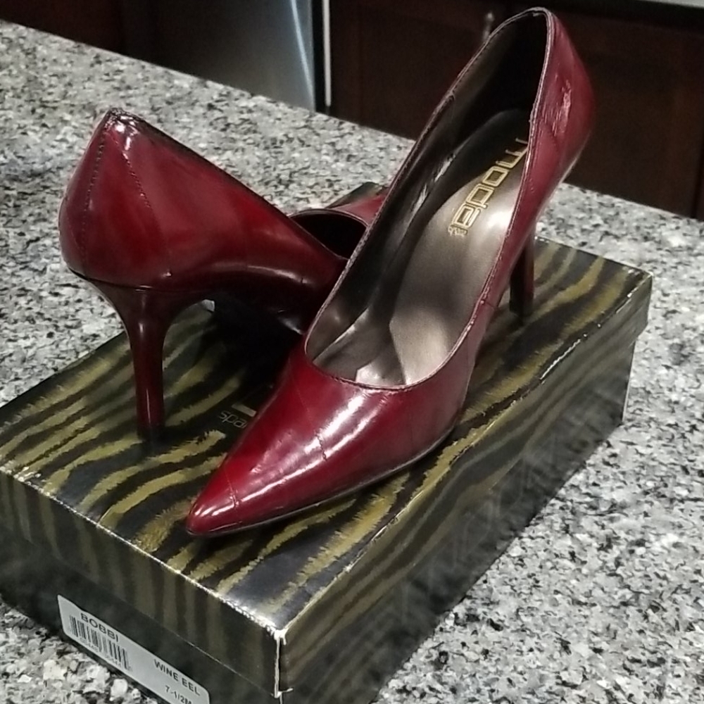Vintage eel skin wine color pump size 7 1/2 nwt